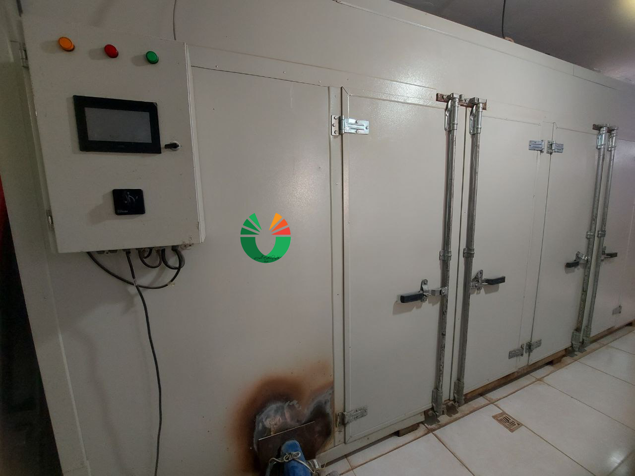 خشک کن ۴ کابین ژیناگستر ۸ گاری اصلی + ۲ گاری رزرو ۲۷۰ سینی ۶۰✖۶۰ سطح مفید : ۹۷.۲ مترمربع تابلو PLC برنامه ۴ مرحلهای کانون تولیدکنندگان میوه خشک ایران ، مشاوری صادق ، تلفیقی از علم و تجربه